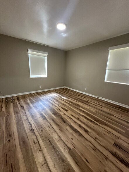 Building Photo - 160 E 27th St