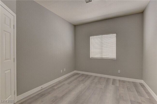 Building Photo - 7456 Oatman Ln