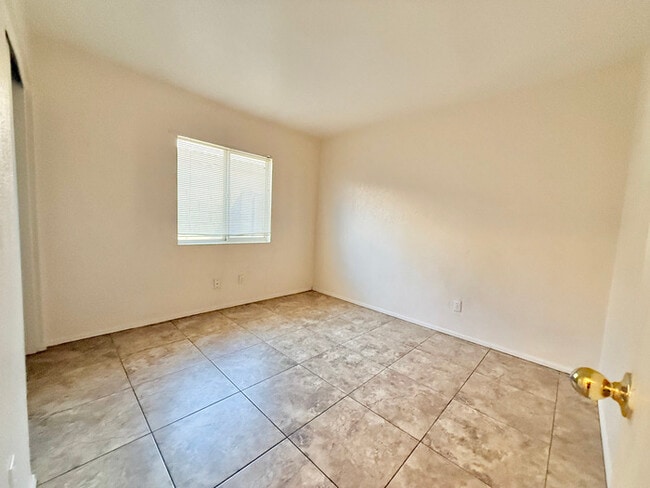Building Photo - 2316 E Kelton Ln