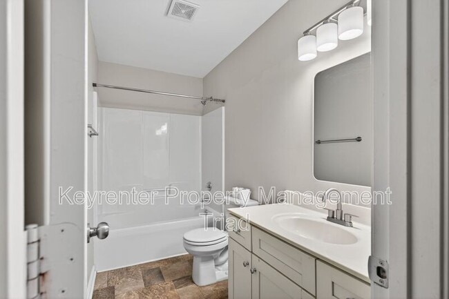 Building Photo - 701 Ashcroft Rd