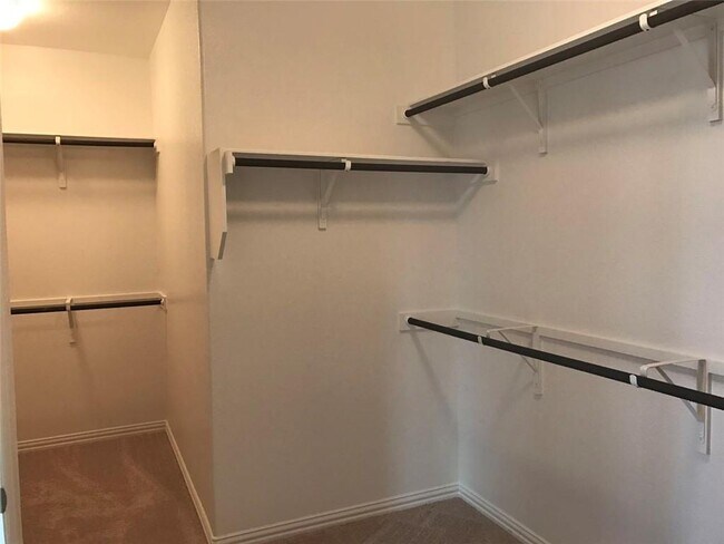 Building Photo - 100 Star Jasmine Cove