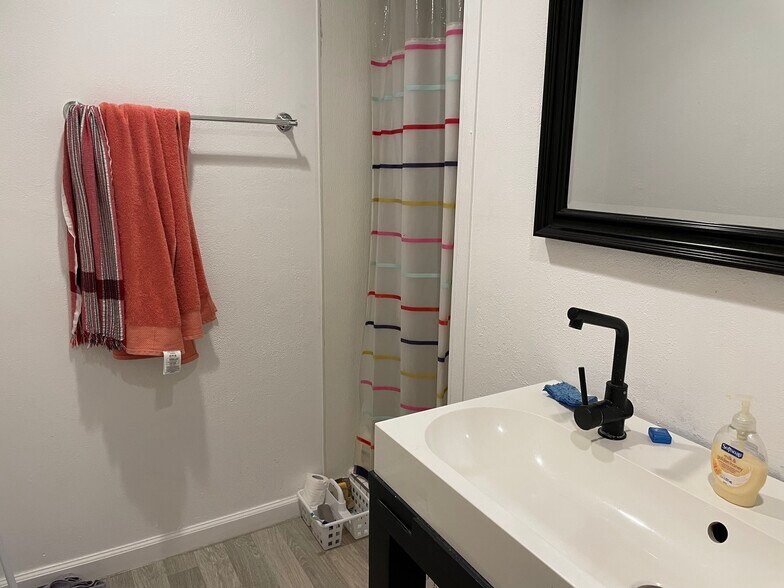 Bathroom. - 214 Arguello Ave