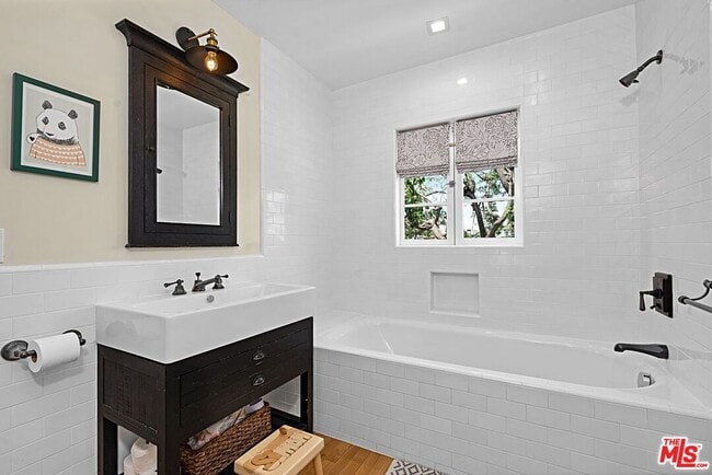 Building Photo - 379 N Ridgewood Pl