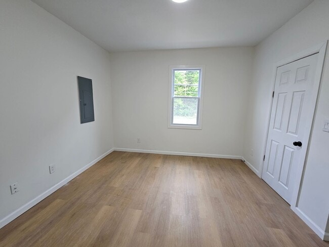 Building Photo - Fully update 1 bedroom 1 bath apartment fo...