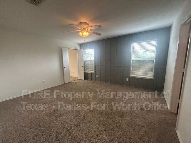 Building Photo - 5945 Ravenya St