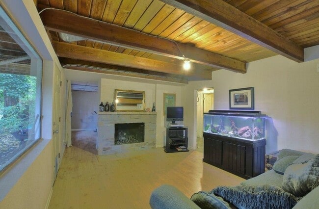 Building Photo - Charming 3 Bed 2 Bath Home in Eastgate