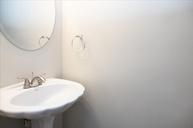 Building Photo - $400 Move In Special: Newly Renovated 3/2 Townhome in Quiet Decatur Neighborhood!