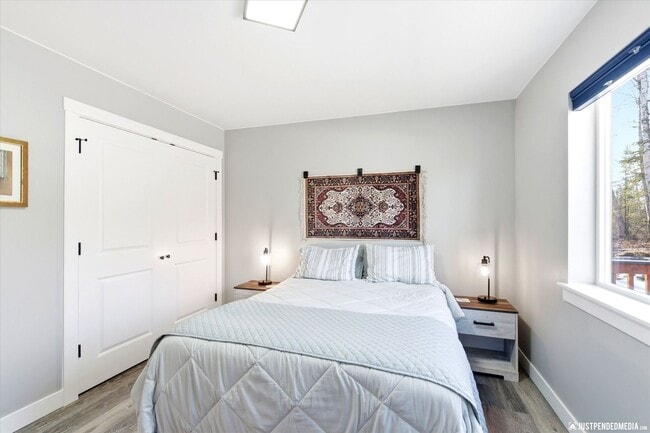 Building Photo - Aurora Heights Ranch
