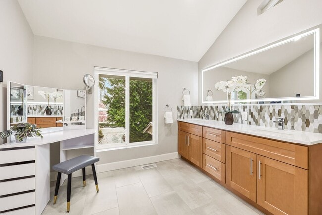 Building Photo - Luxury Acreage Estate in Hollywood Hill | Woodinville Retreat with Modern Upgrades