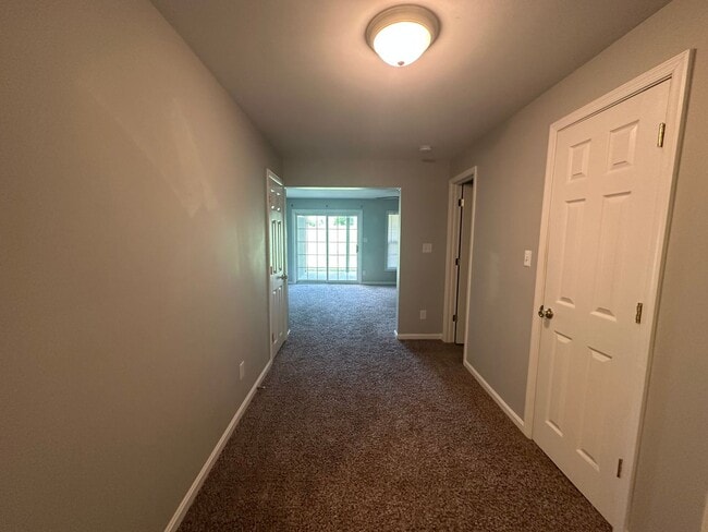 Building Photo - 3 Bedroom Townhouse in Campbell County