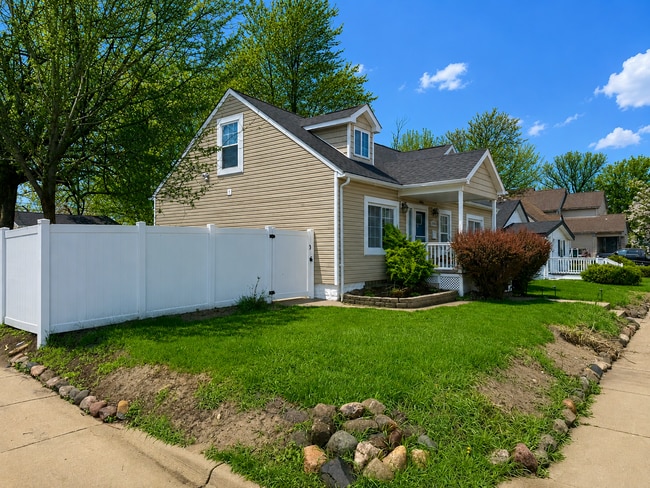 Building Photo - 3 Bed/2.5 Bath - Cape Cod Charm with Modern Comforts Throughout