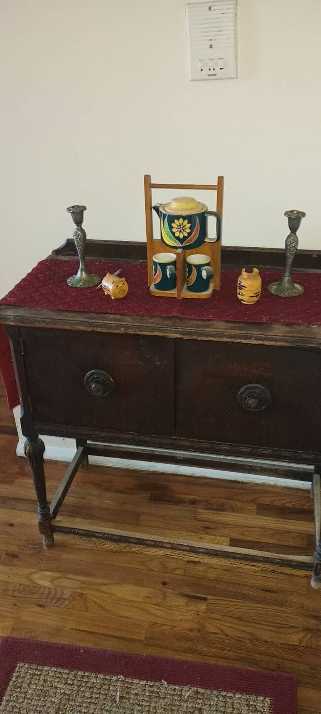 Building Photo - 572 Union St