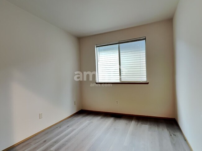 Building Photo - 2078 SE 8th Dr