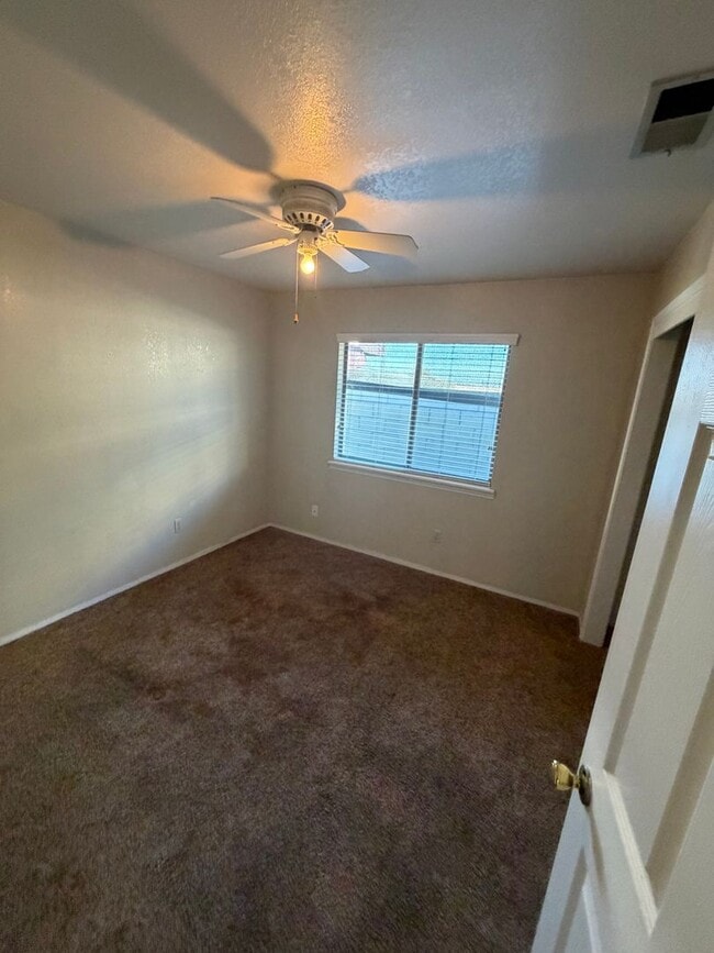 Building Photo - Spacious single family home in McFarland- Schedule your tour now!