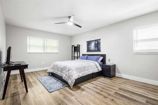Building Photo - 412 Pinar Dr