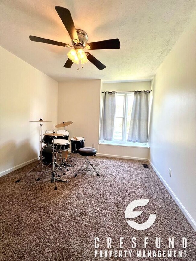 Building Photo - 4BR Coming Soon (May 15th or sooner)