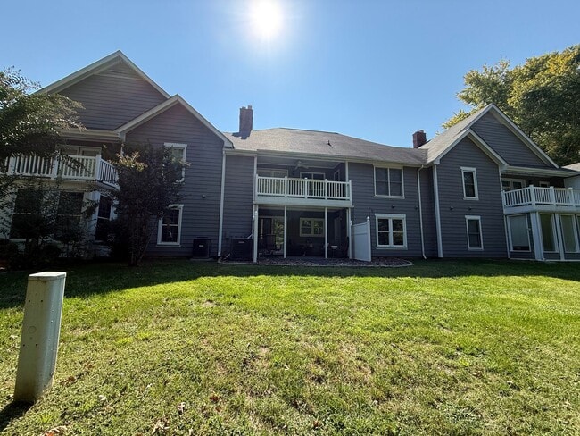 Building Photo - Spacious Two Bedroom, 2nd Floor Condo with...