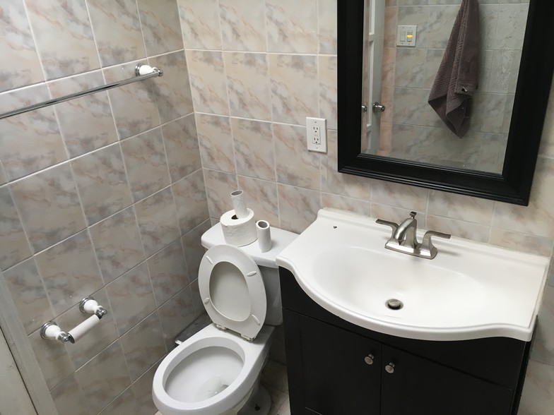 Tile bathroom with skylight - 601 N Park Ave