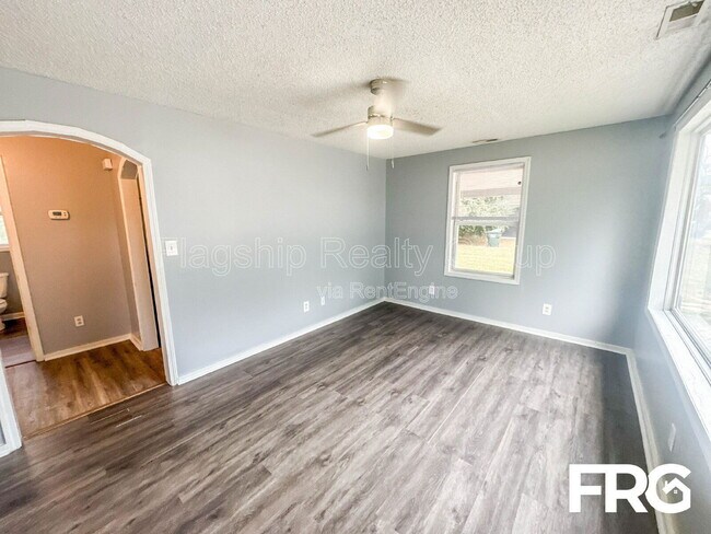 Building Photo - 122 Blaire Ln