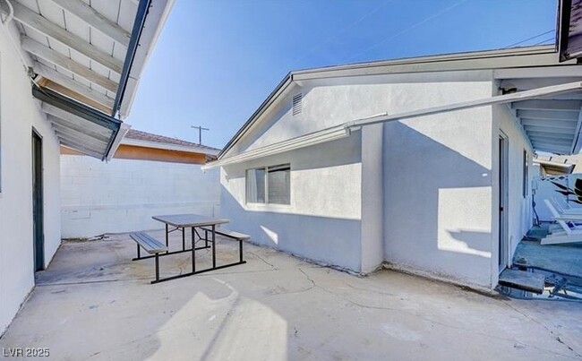 Building Photo - 1821 E Oakey Blvd