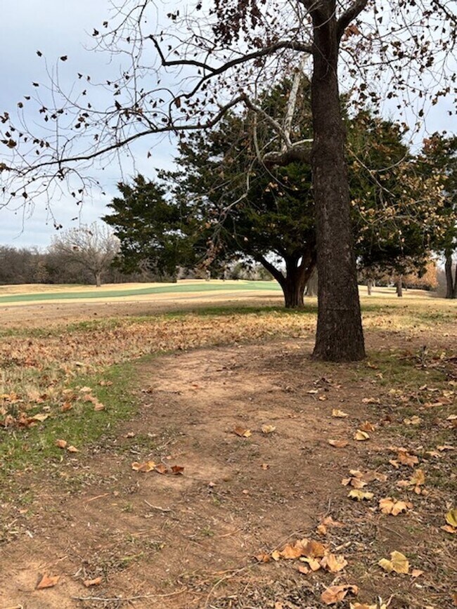 Building Photo - (2) Bed/(2) Bath with View of OU Golf Course in Cardinal Creek AVAIL NOW!