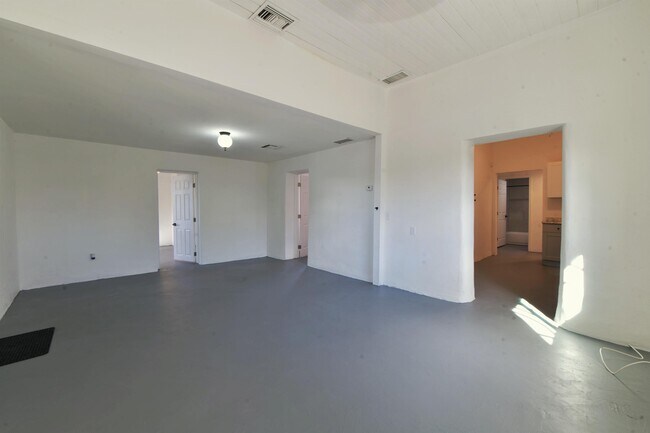 Building Photo - 1211 S 9th Ave