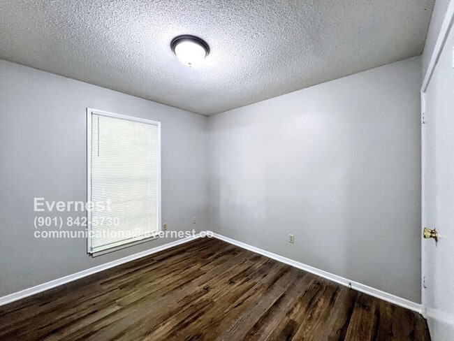 Building Photo - 6375 Greenbriar Dr