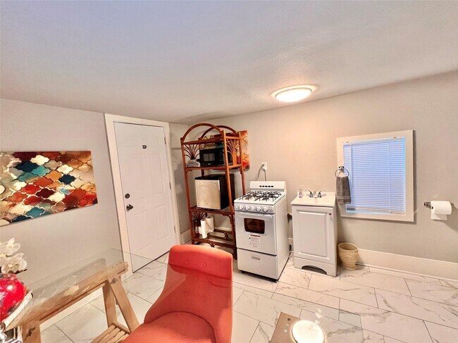 Building Photo - 5224 Leeland St