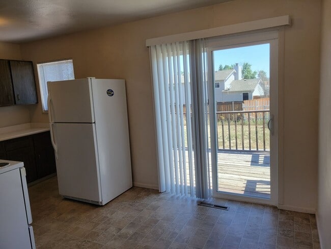 Building Photo - 4 Bed 2 Bath Allowing Pets - Available Now...