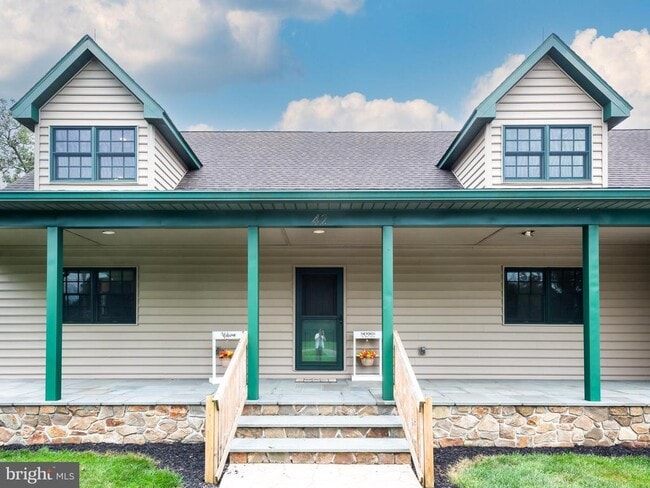Building Photo - 42 Pine Grove Ln