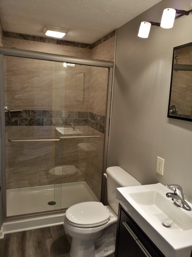 Building Photo - 239 Bachtel St SE