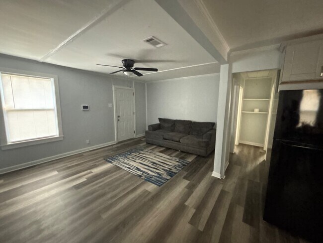 Building Photo - 1153 Auburn Dr