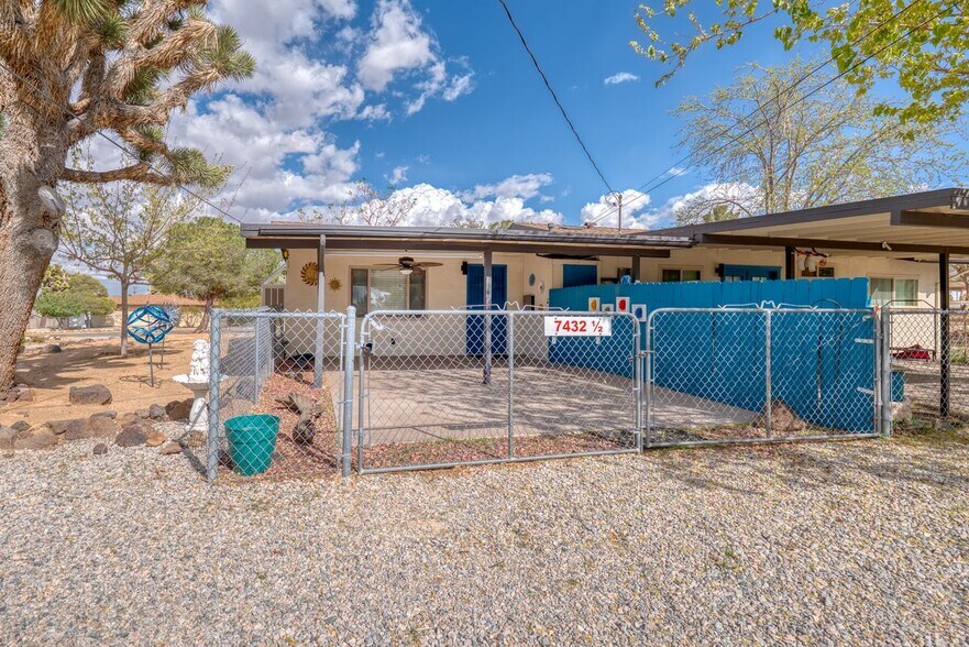 Building Photo - 7432 Dumosa Ave