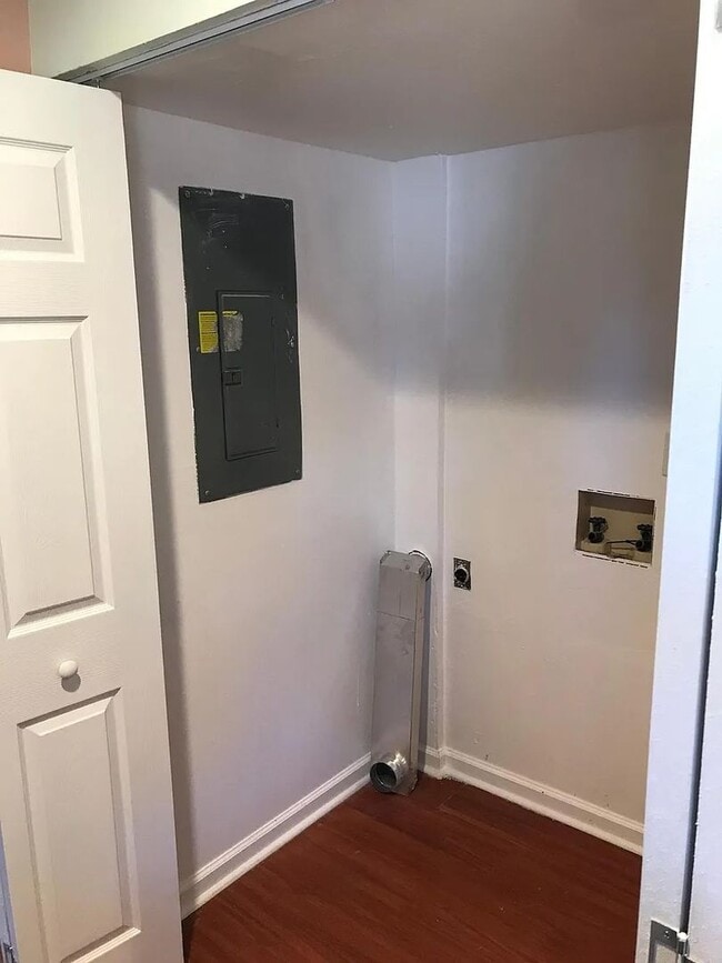 Building Photo - Immaculate and spacious home