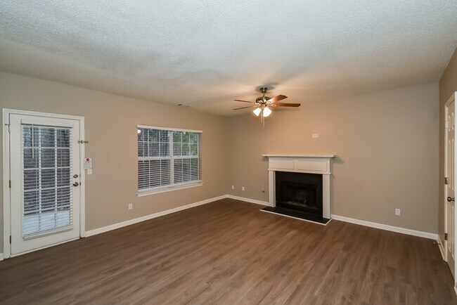 Building Photo - 4140 Clarks Tr