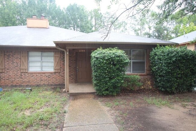 Primary Photo - Adorable 3 Bedroom Duplex in Tyler