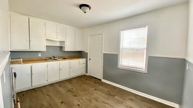 Building Photo - $0 First Month's Rent / $0 Deposit at Move-in