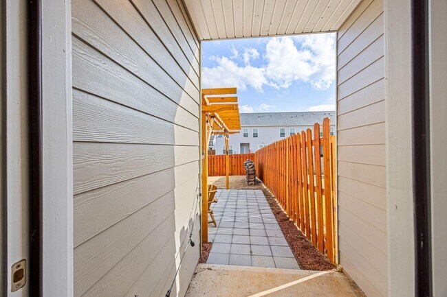 Building Photo - 5438 Thrasher Ln