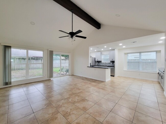 Building Photo - 10010 Sagecanyon Dr