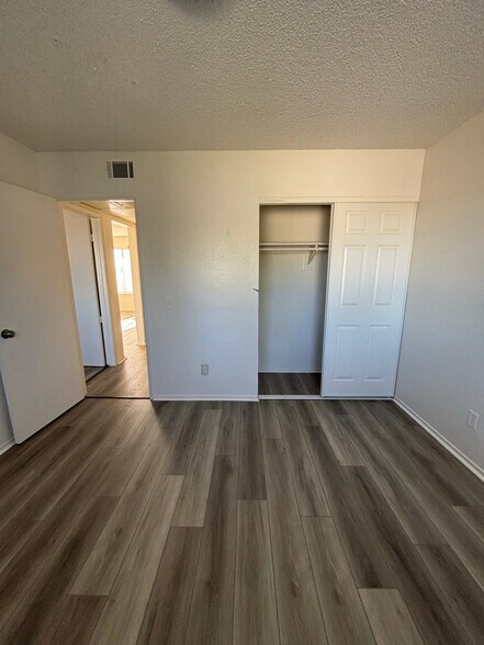 Building Photo - 1134 E Ave Q