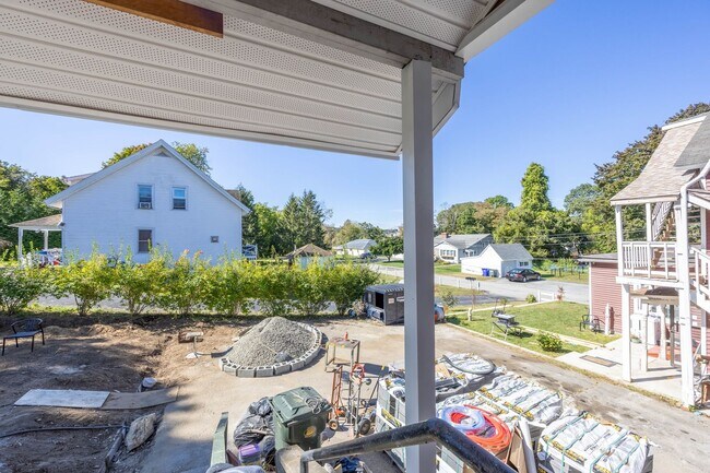 Building Photo - Spacious 3-Bedroom Duplex in Griswold
