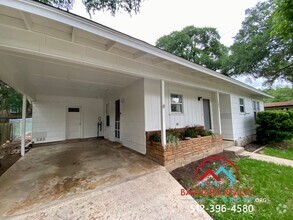 Building Photo - Available Now: 2 bed/1 bath with Fenced Ya...