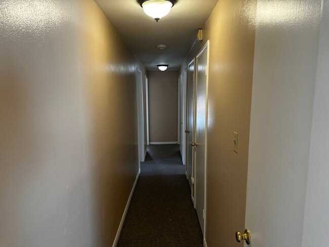 Building Photo - Riverside Home For Rent- 3 bedrooms!