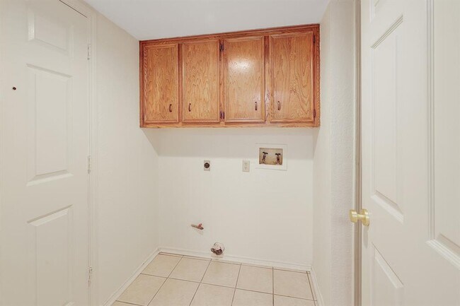 Building Photo - 6519 Hart Ln