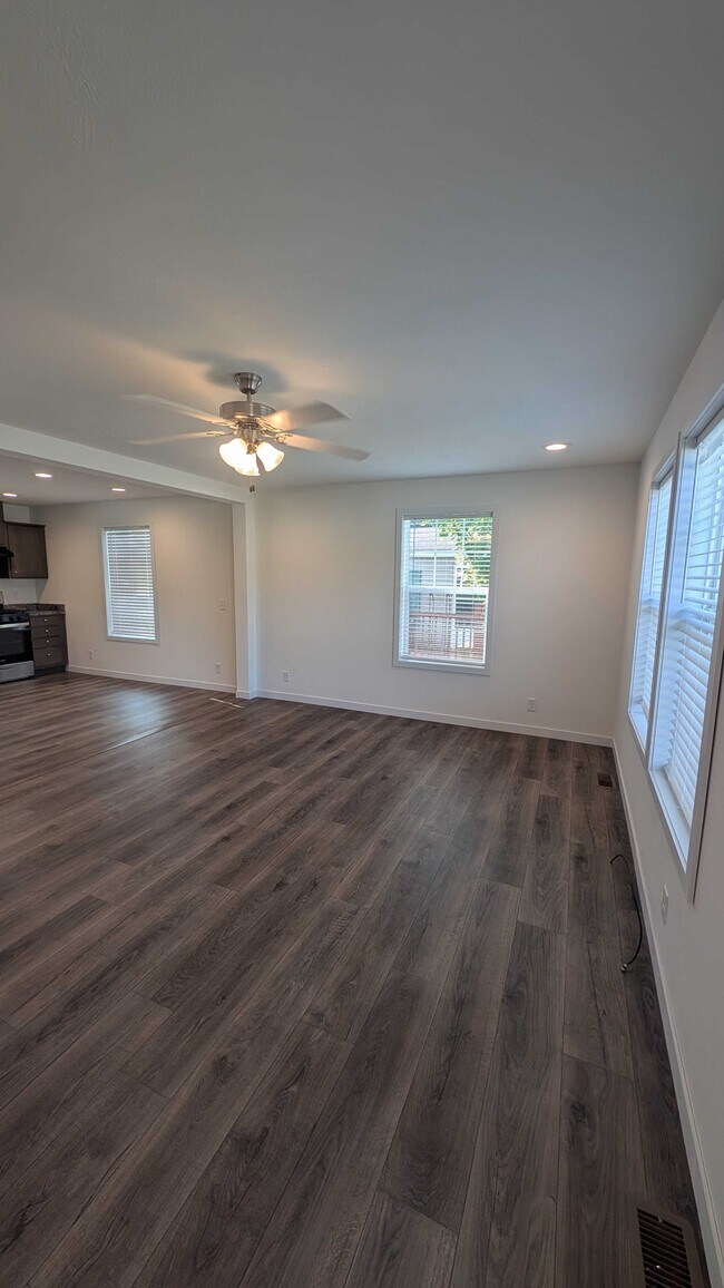 Building Photo - 9383 Evergreen Dr