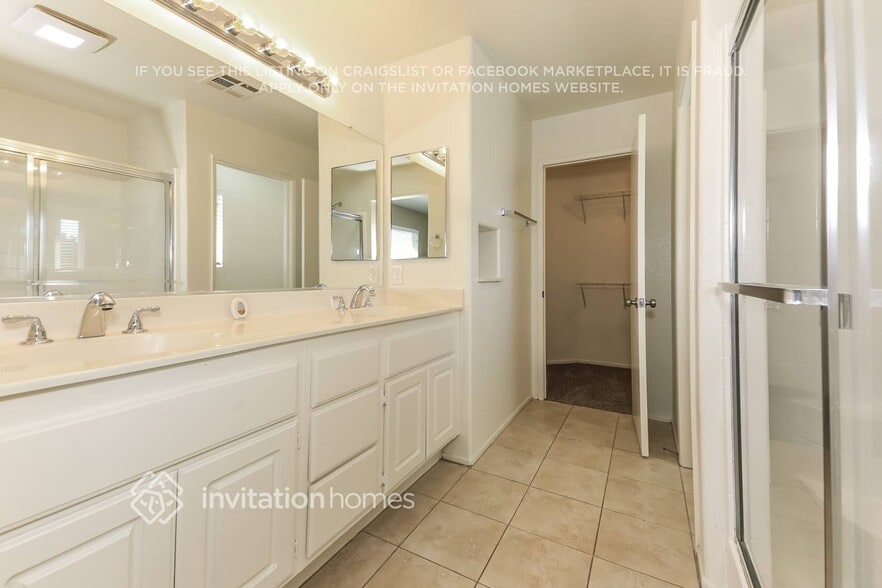 Building Photo - 27555 Sierra Madre Dr