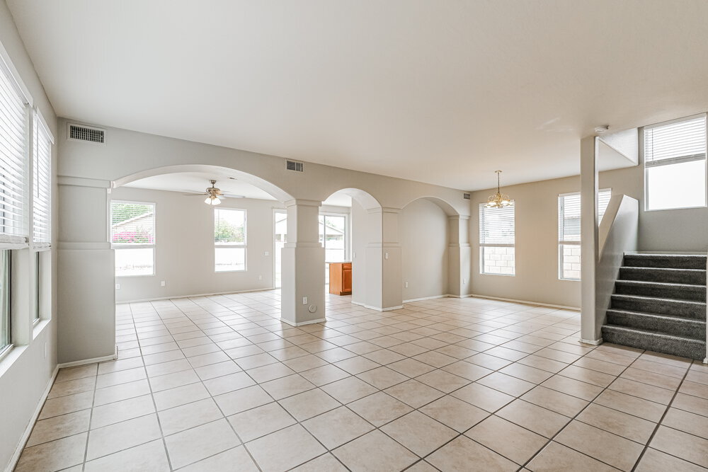 Building Photo - 13519 W San Juan Ct