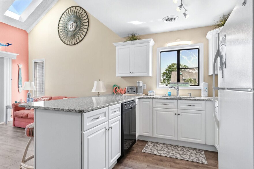 Building Photo - 1850 Colony Dr