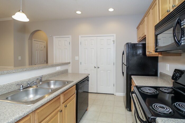 Building Photo - 4880 W Park Cir