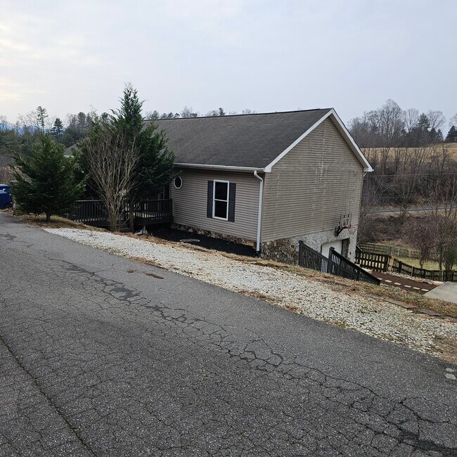 Building Photo - 21 Little Oak Rd